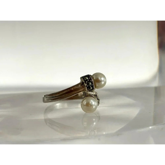 Sterling Faux Pearl Marcasite Adorned Vintage 925 Stamped Wrap Ring - sz 6 - Picture 10 of 10